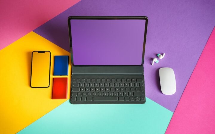 OpenAI Prepares to Enter Hardware with First AI Device in 2026