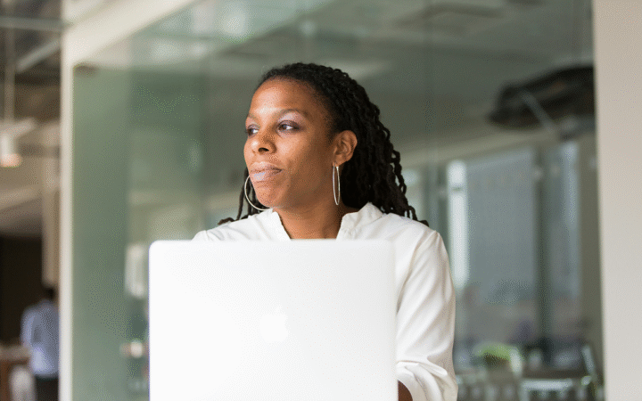 Study Finds Women Receive Less Recognition for Using AI at Work