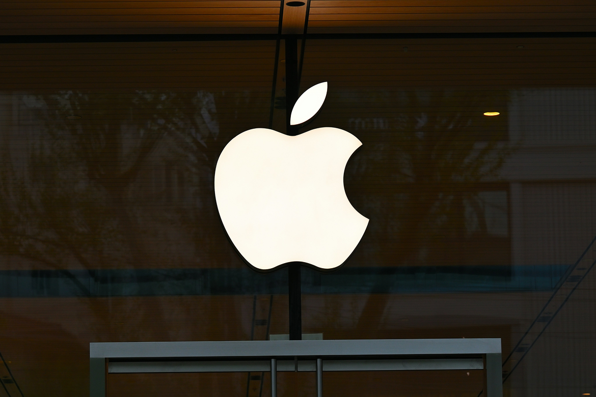 Apple Shares Drop 3% After WWDC as Analysts Flag Missing Siri AI Release Date