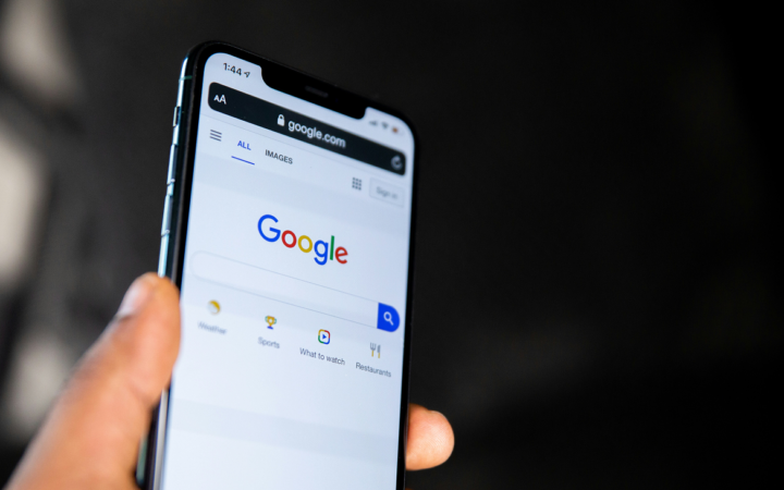 Publishers Weigh Blocking Google as AI Overviews Drain Traffic