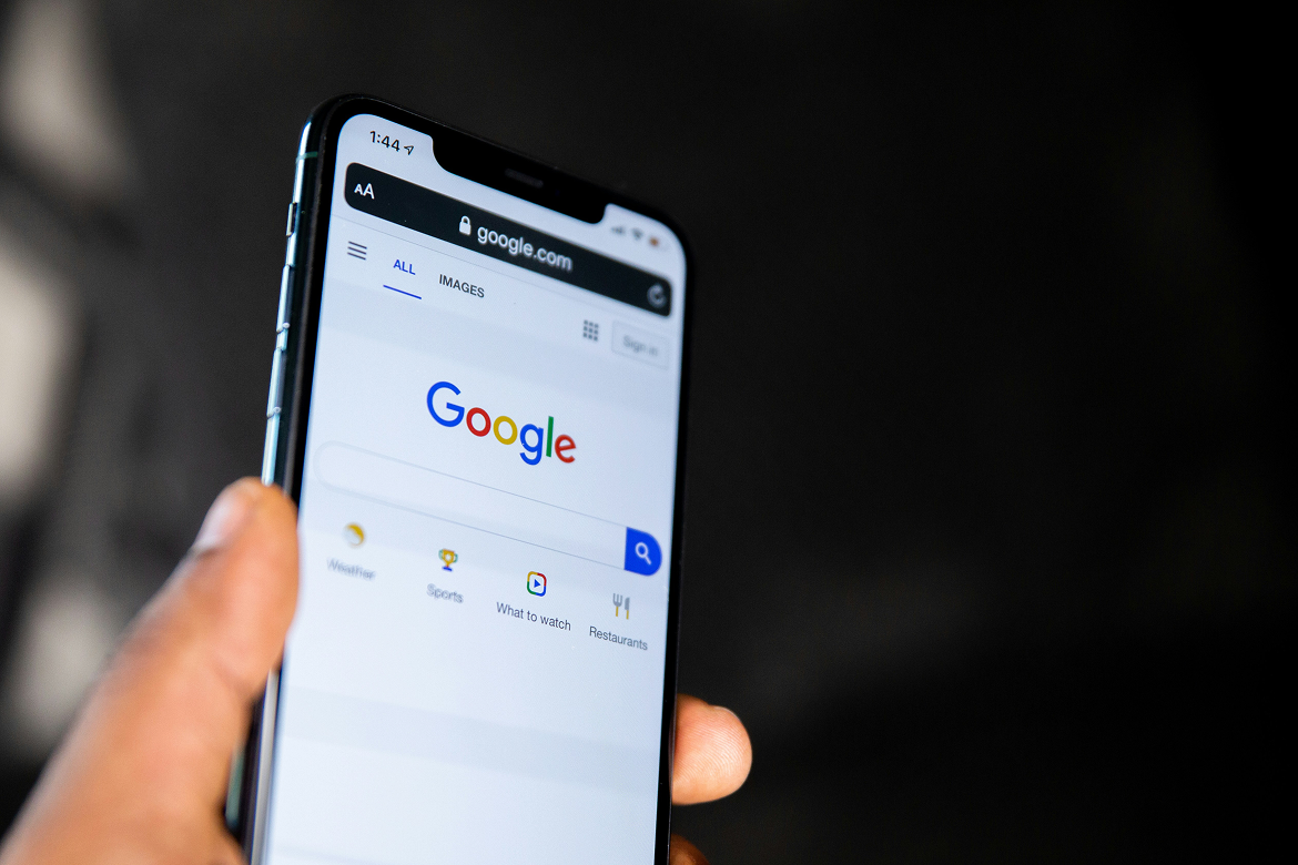 Publishers Weigh Blocking Google as AI Overviews Drain Traffic