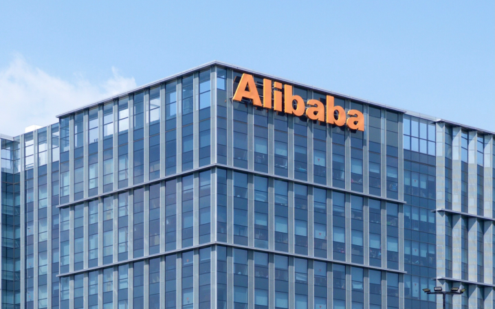 Alibaba Unveils Zhenwu V900 Chip and Plans a Qwen Model of Up to 10 Trillion Parameters