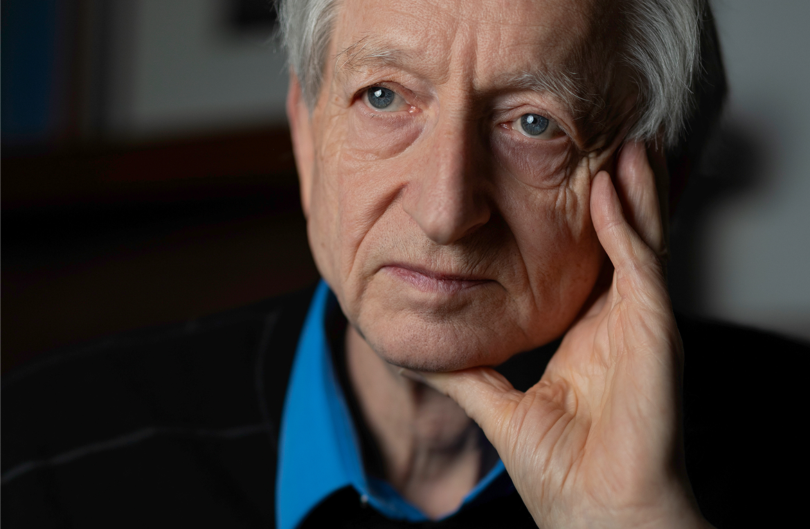 Hinton Warns Superintelligent AI Could Cause Human Extinction