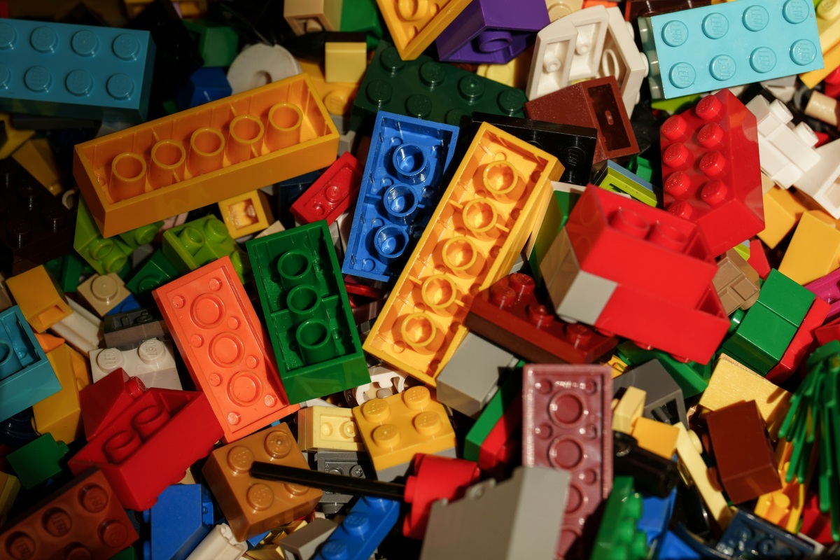 Musk’s Grok LEGO Demo Sparks a Disputed Cancellation Claim