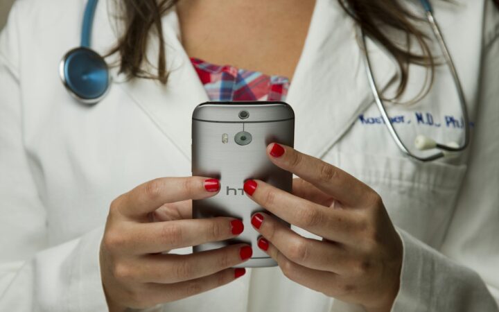 AI Tool Estimates Cancer Survival Risk From a Face Photo