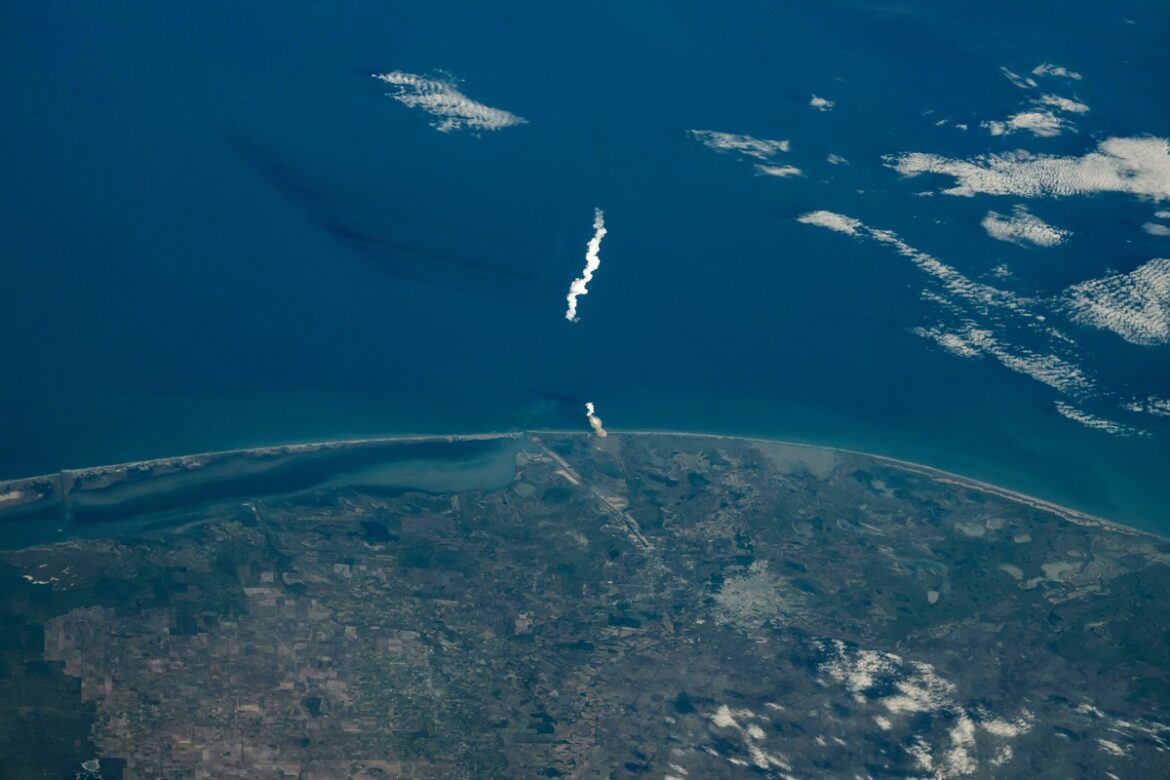 Google Models 1,800 Starship Launches for Cheaper Space Data Centers