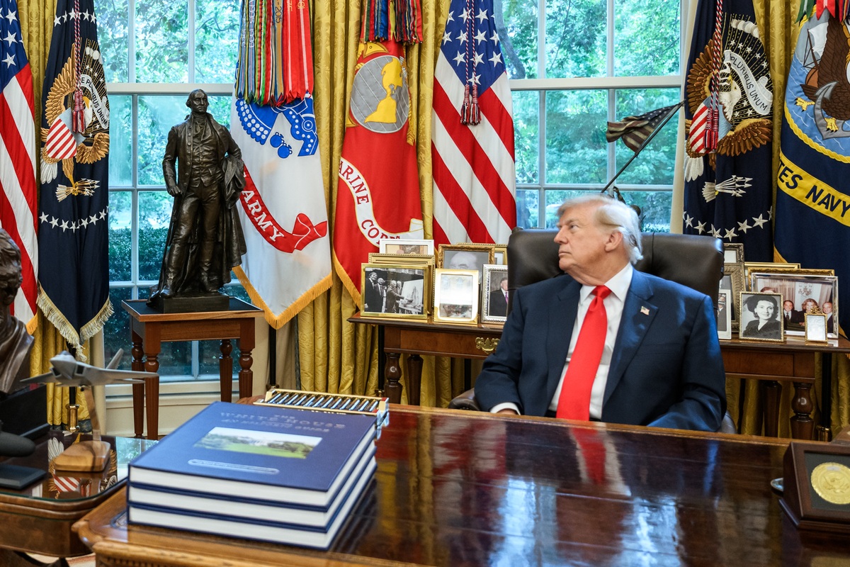 Democrats Demand Trump Preserve Grok Chats Over Military Concerns